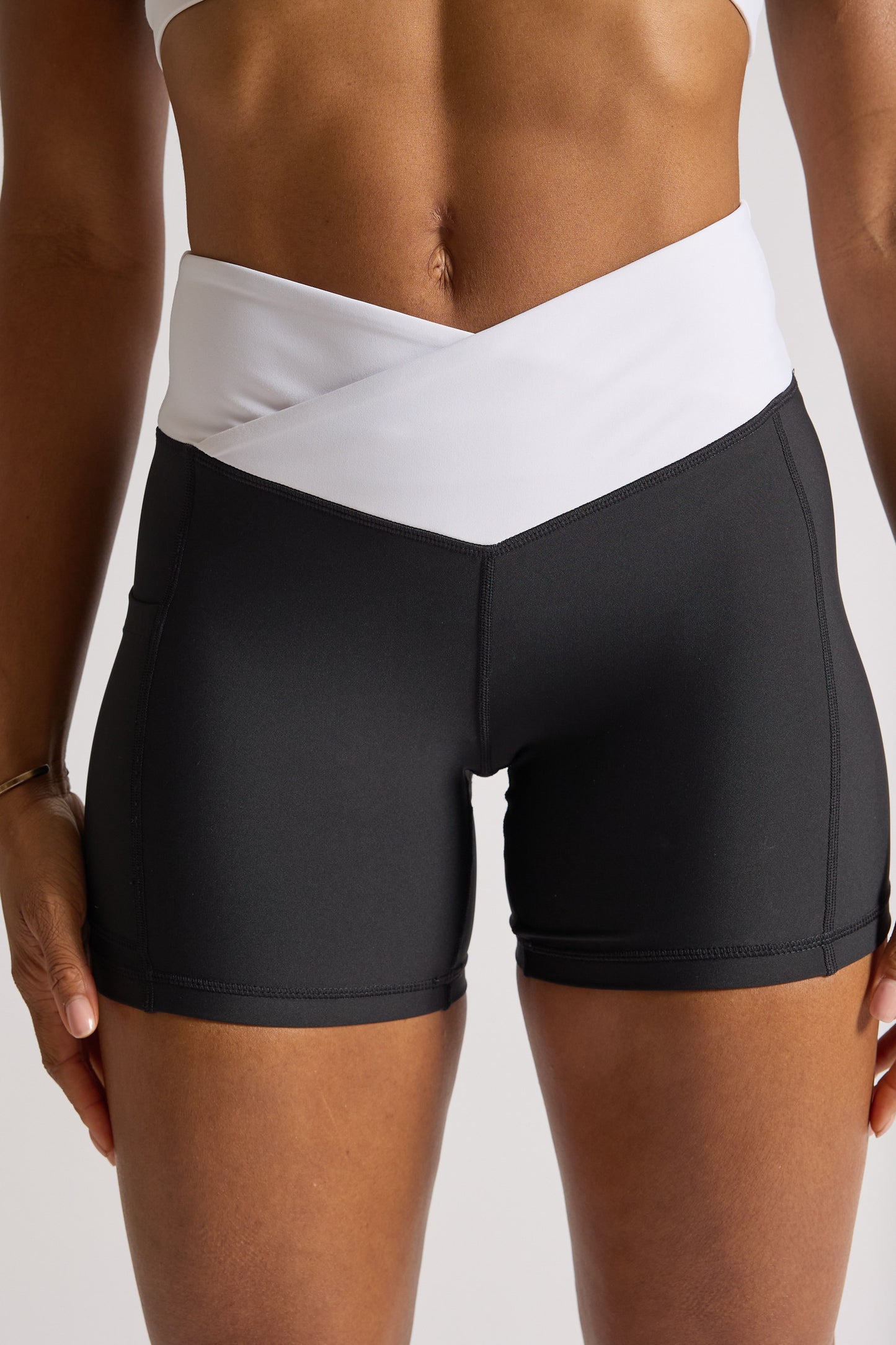VOXY 5" Short V-Cut (Black)
