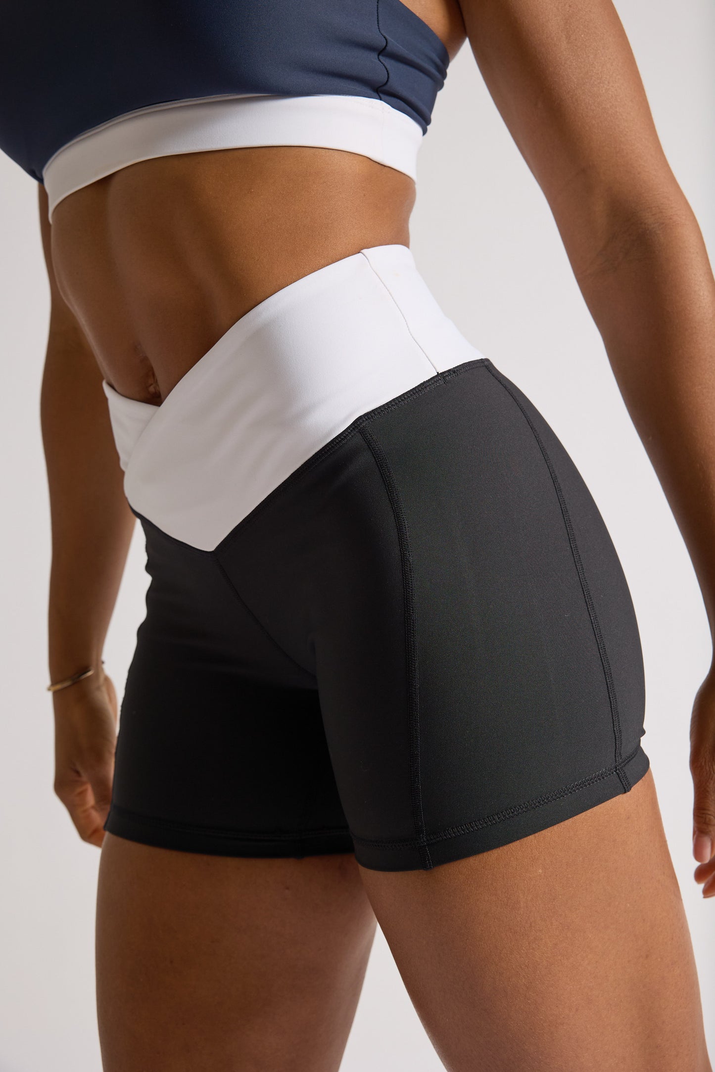 VOXY 5" Short V-Cut (Black)